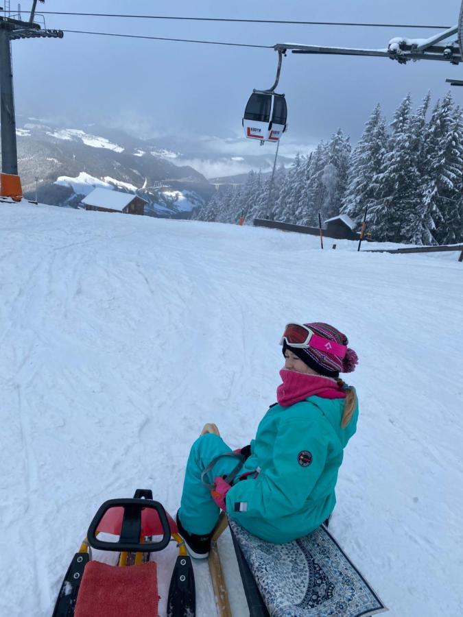 Skigebiete Stuhleck Und Semmering,Wandergebiete Schneeberg Und Rax นอยน์เคียร์เคน ภายนอก รูปภาพ